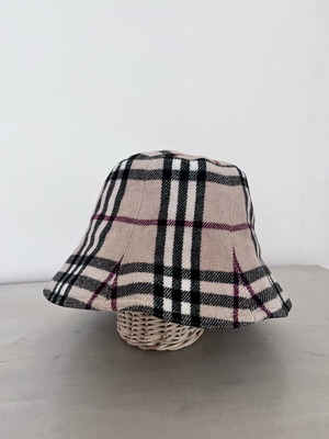 Burberry hat new, authentic, size 57, black and beige