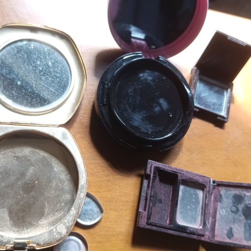 Empty containers for cosmetic samples used, pack of 16