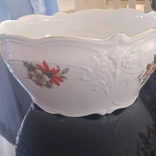 Bavaria porcelain salad bowl like new, Christmas design