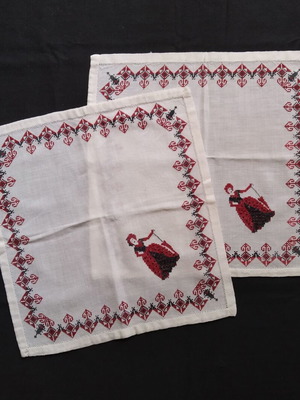 Embroidered table linens used, set of 2 with vintage design