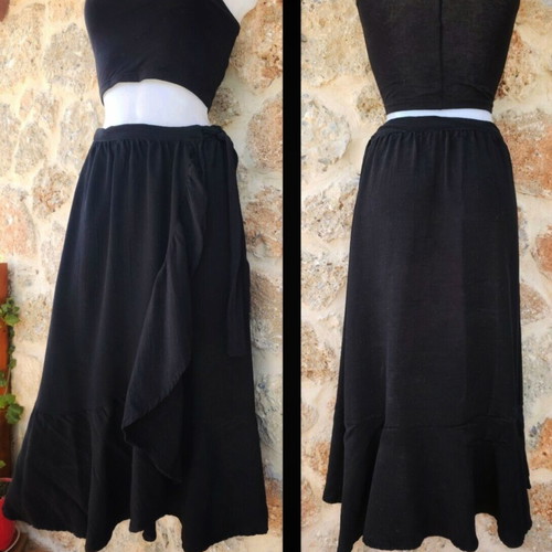 Tied-up asymmetrical skirt with pleats and buttons like new, black