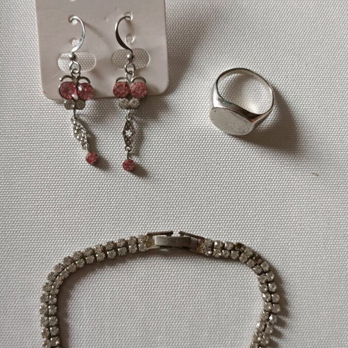 Jewelry set like new, silver bracelet, earrings and ring