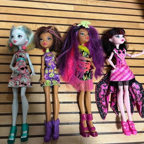 Monster High dolls like new, set of 4