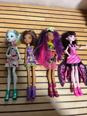 Monster High dolls like new, set of 4