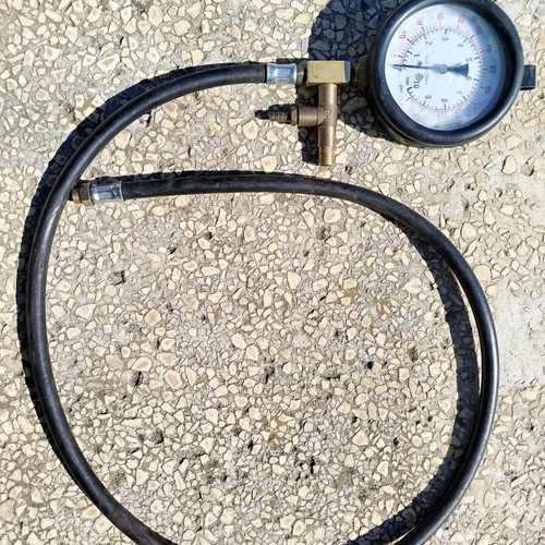 Air manometer used 10 bar with valve stem adapter