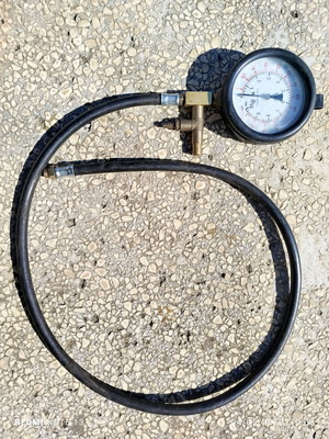 Air manometer used 10 bar with valve stem adapter