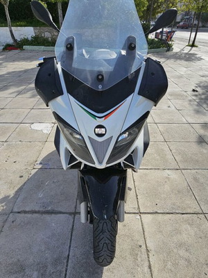 Aprilia SR MAX 300