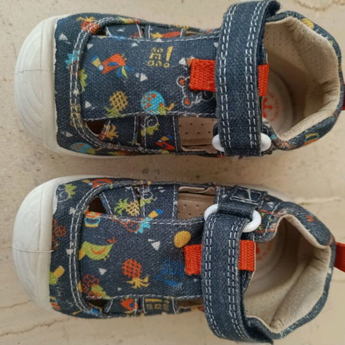 Biomecanics kids sandals size 20 like new