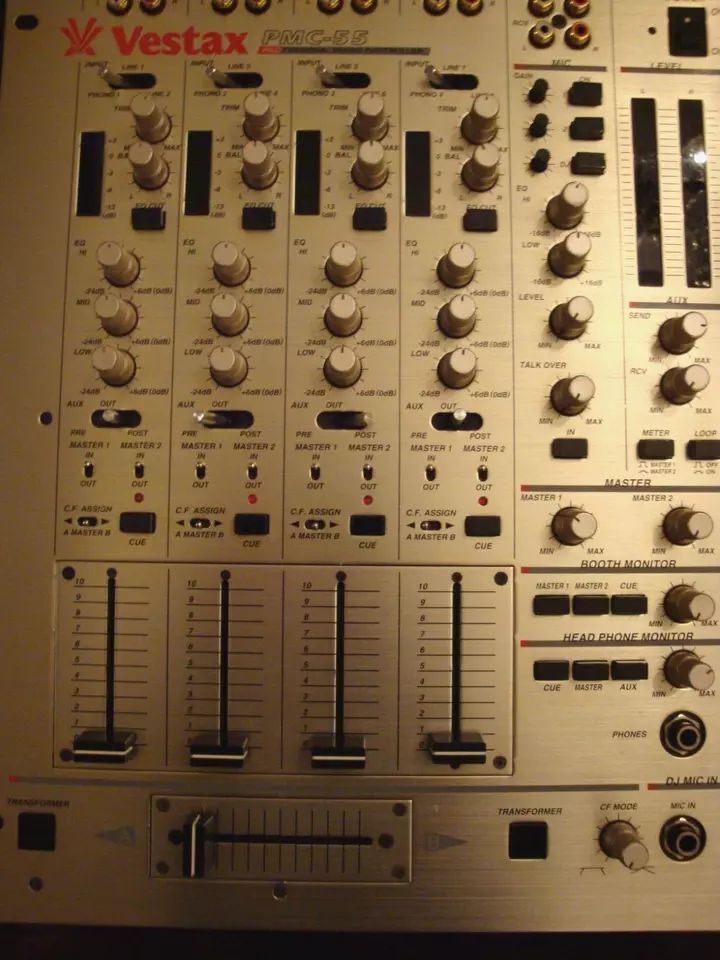 Vestax PMC-55 DJ Club Mixer used in… - € 990,00 - Vendora.cy