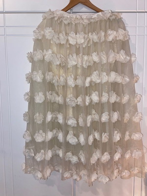 Glamorous skirt size small like new, midi with layers and lining