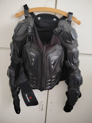 Perforated motorcycle jacket like new with plastic protections, medium size