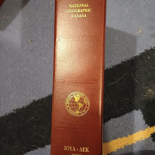 National Geographic magazines like new, 85 issues in custom leather cases
