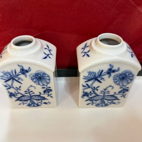 Meissen two vases like new, dimensions 5x7.5 and height 11 cm