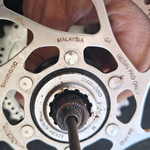 Shimano rear hub with disc brake and 8-speed cassette set