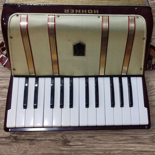 Hohner Starlet 40 accordion used
