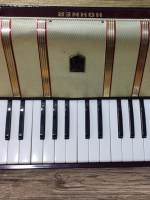 Hohner Starlet 40 accordion used