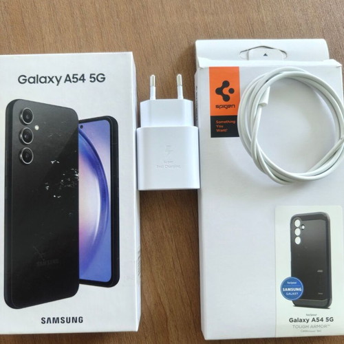 Samsung Galaxy A54 5G 8GB/128GB Dual SIM like new with charger and case