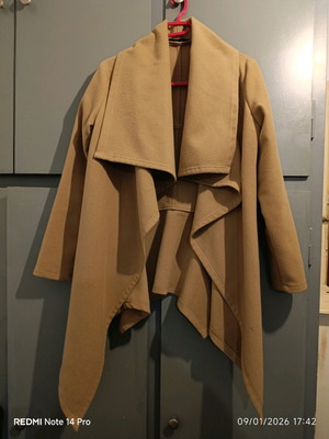 Milla wrap coat like new, small with matching belt