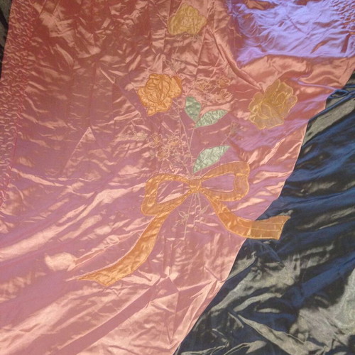 Vintage 90s bridal quilt set like new, satin with ruffles and 2 pillowcases