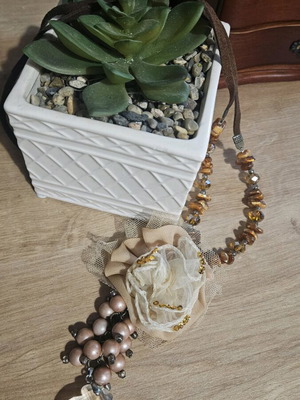 Boho necklace like new with stones, long, beige and brown