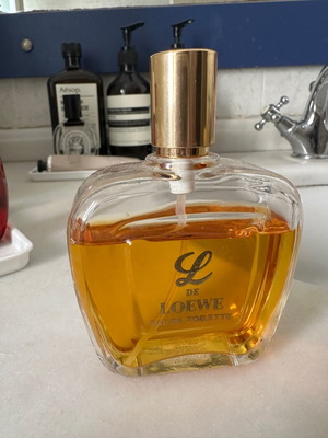De Loewe perfume used Signature