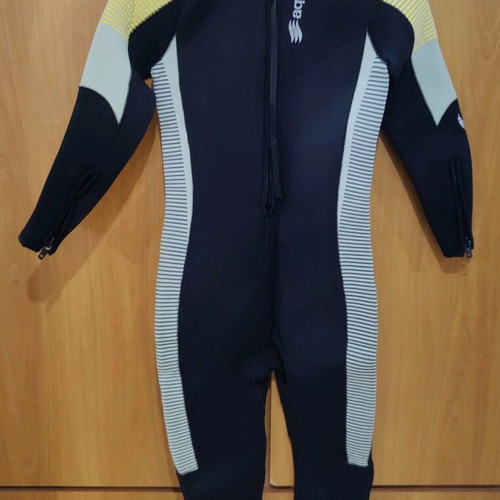 Aquata 5mm Large wetsuit used