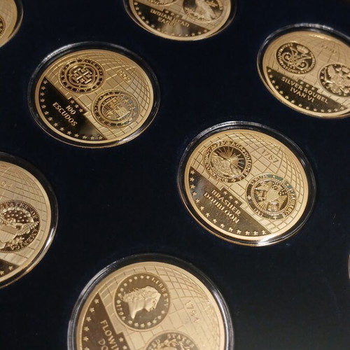 Gold-plated commemorative medals set like new in wooden case with certificates