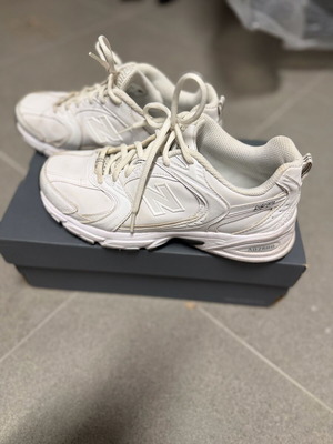 New Balance 530 athletic shoes like new, size 38, white