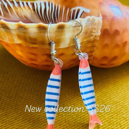 Handmade fish-shaped earrings new, striped red and blue