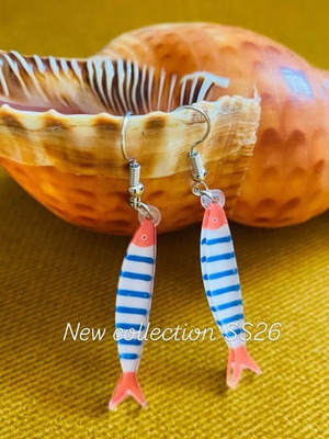 Handmade fish-shaped earrings new, striped red and blue