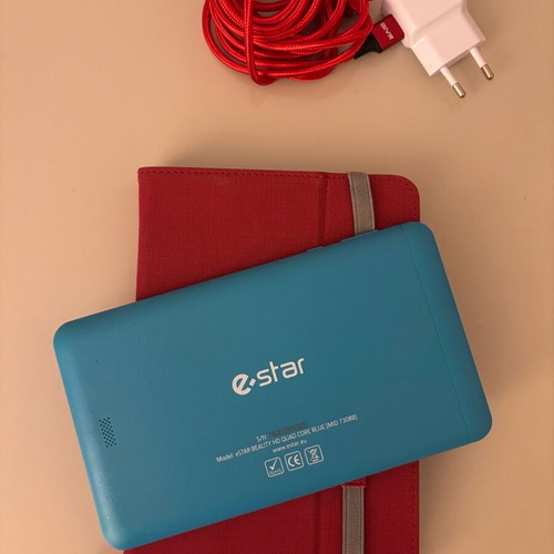 Tablet 8.1” with quad-core processor new with case and 1m cable