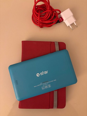 Tablet 8.1” with quad-core processor new with case and 1m cable