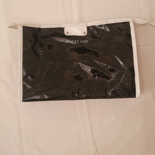 Cosmetic bag, black and white