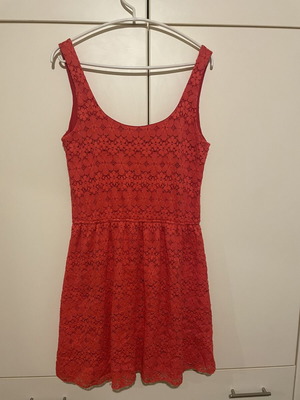 Lynne coral lace dress used, size M