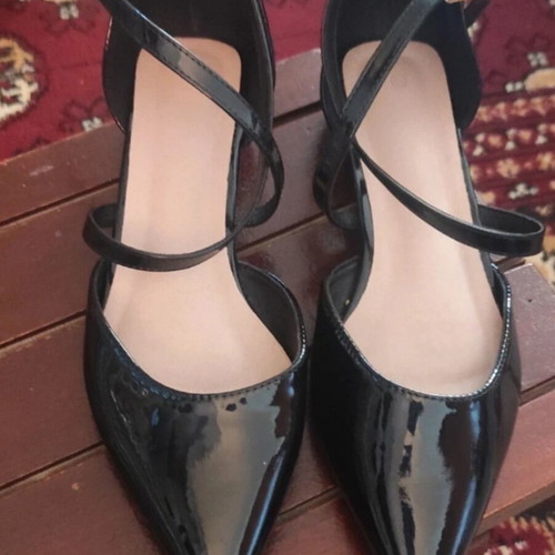 Mule shoes size 40 black like new with low heel