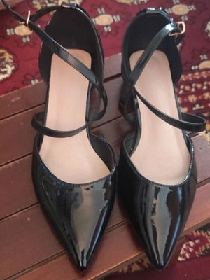 Mule shoes size 40 black like new with low heel