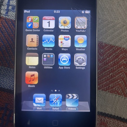 iPod Touch 2 used with slightly cracked screen