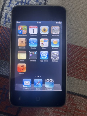 iPod Touch 2 used with slightly cracked screen