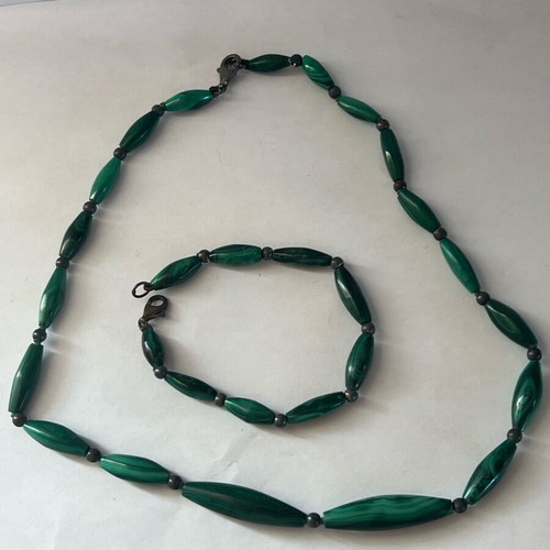Vintage jewelry set with necklace and bracelet, like new, green stones