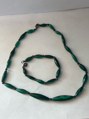 Vintage jewelry set with necklace and bracelet, like new, green stones