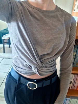 Zara crop top like new, grey-beige with front twist