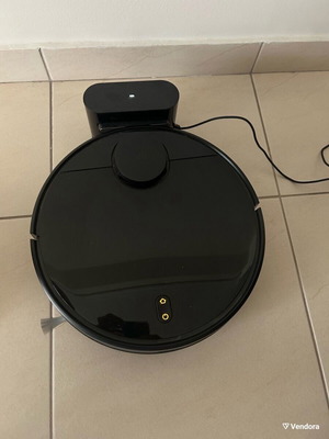 Xiaomi Vacuum Mop 2 Pro like new with replacement mop pads