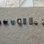 Rings set with natural stones and adjustable sizes