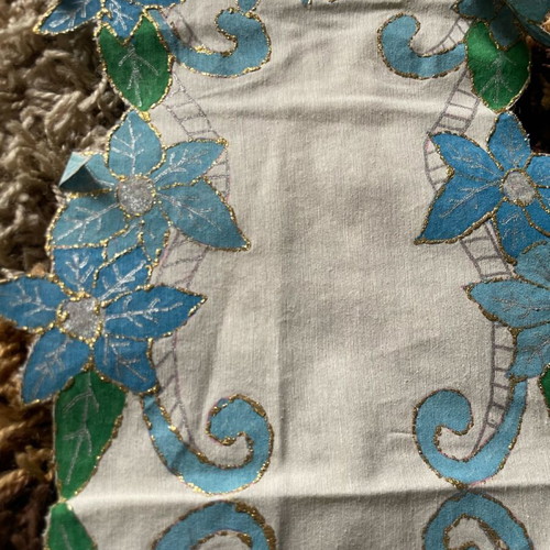 Table linen like new 77x46 cm with 2 hand-painted napkins 48x22 cm