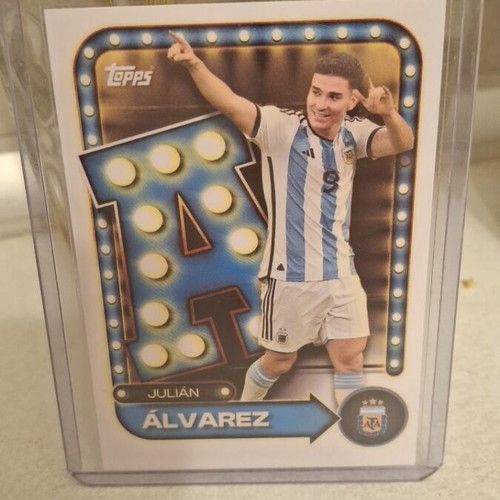 Julian Alvarez Topps card