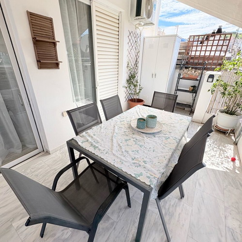 Outdoor galvanized table set with shatterproof glass and 6 chairs like new