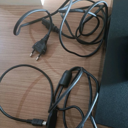 Sony PlayStation 3 Slim 120GB CECH-2004A like new with genuine DualShock 3 and cables