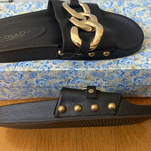 Carad leather sandals size 38 like new with gold chain detail