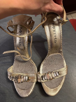 Leather sandals used with rhinestones gold color, size 37