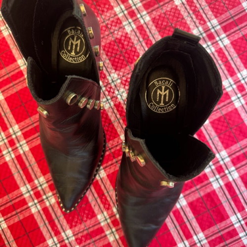 Bacali Collection leather ankle boots like new with studs and side openings